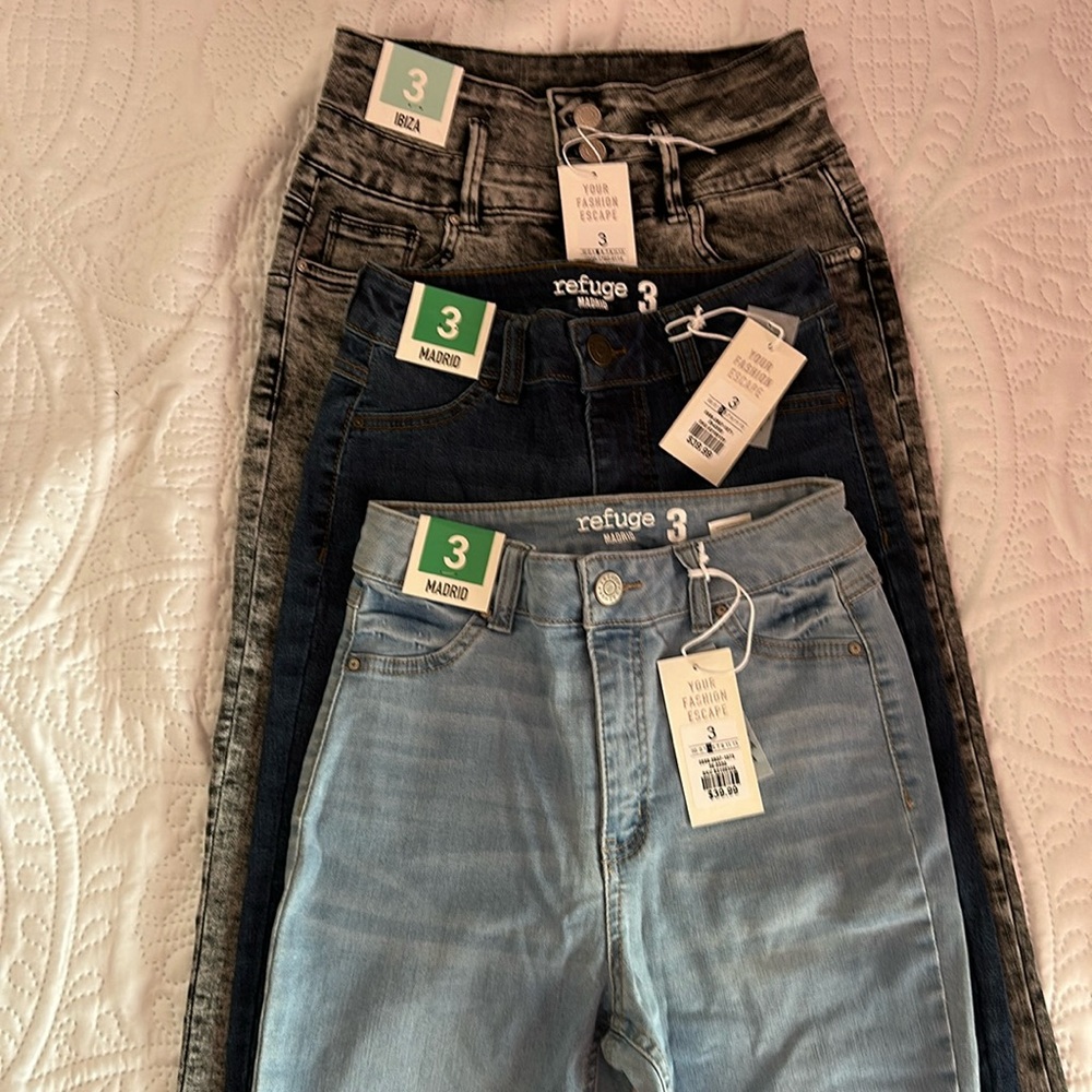 Three pairs of jeans never worn w tags still attached